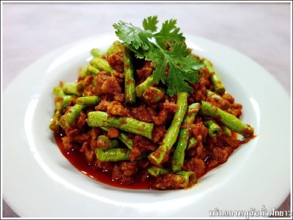 ผัดพริกแกงหมูใส่ถั่ว